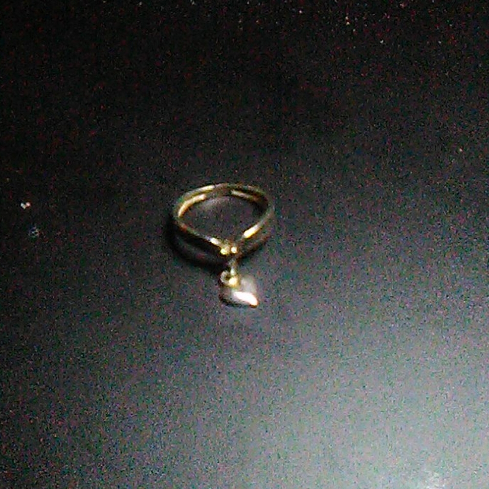 ✨free w/ bundle✨Heart charm ring (size 5)